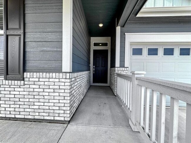 Building Photo - This property is located in a 55+ communit...