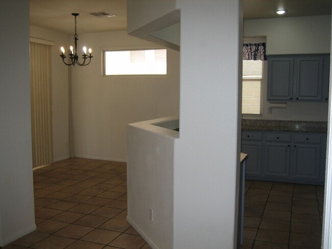 Building Photo - Single story, gated, 3bed, 2bath, 2car garage, Club house, Community Pool, Spa, Fitness room, CCRs