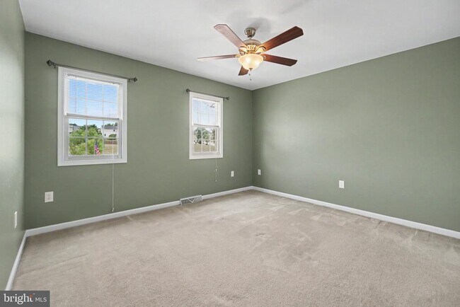 Building Photo - 335 Cindy Dr