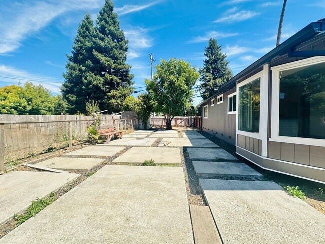 Building Photo - 505 Funston Dr
