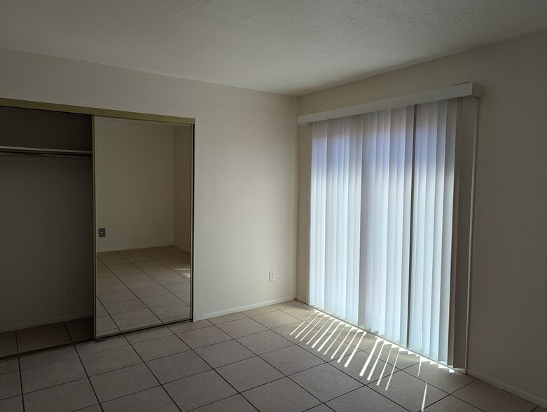 Building Photo - 1477 E 27th Ave