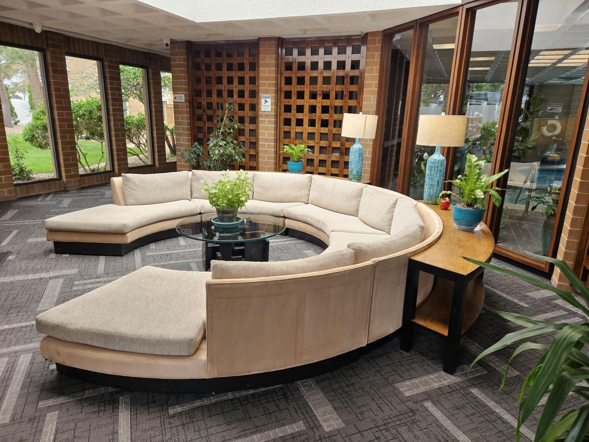 Lobby - 2855 S Monaco Pky