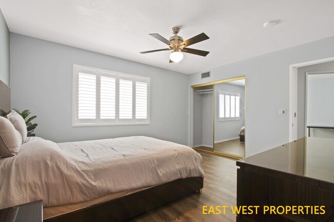 Building Photo - 1430 S Point View St