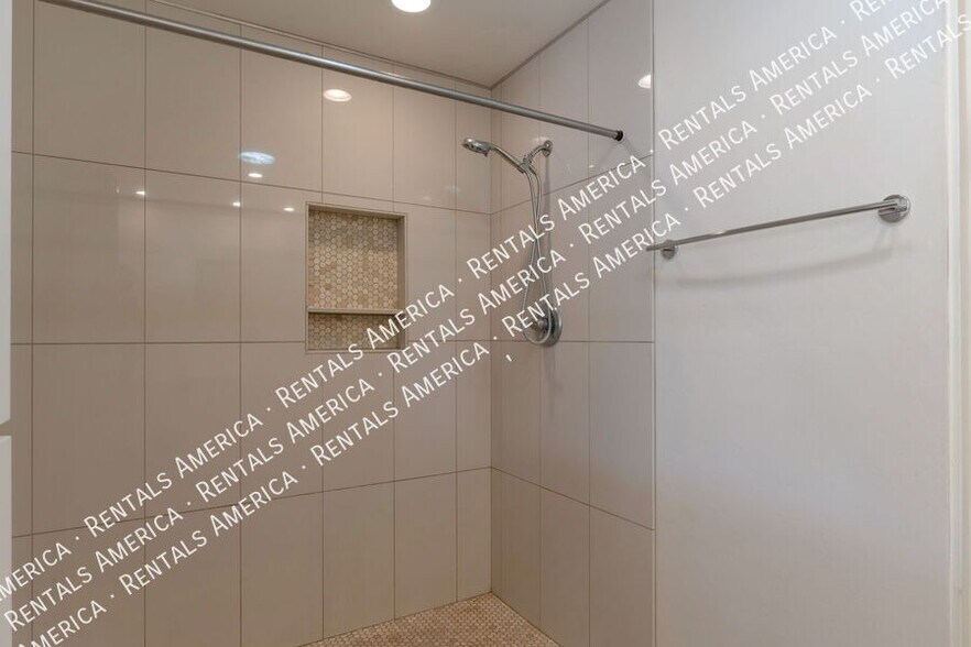 Building Photo - 2558 E Alta Vista St