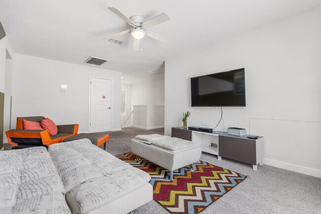 Building Photo - 4718 Kings Castle Cir