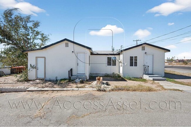 Building Photo - Cozy 1 Bed/1 Bath Duplex Home With Amazing Mountain Views In Barstow!