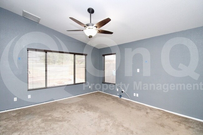Building Photo - 1092 W Vaughn Ave