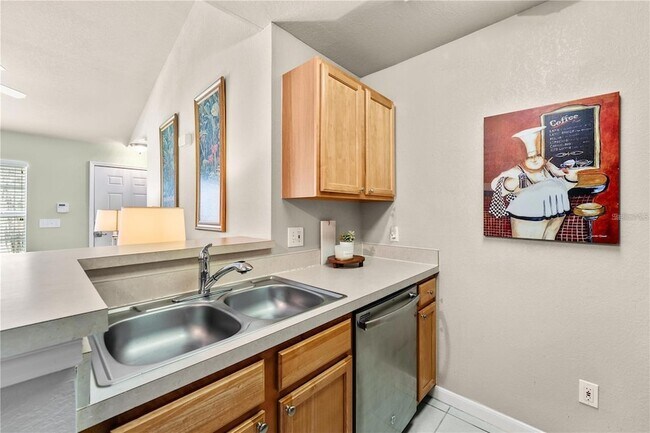 Building Photo - 9117 Lee Vista Blvd