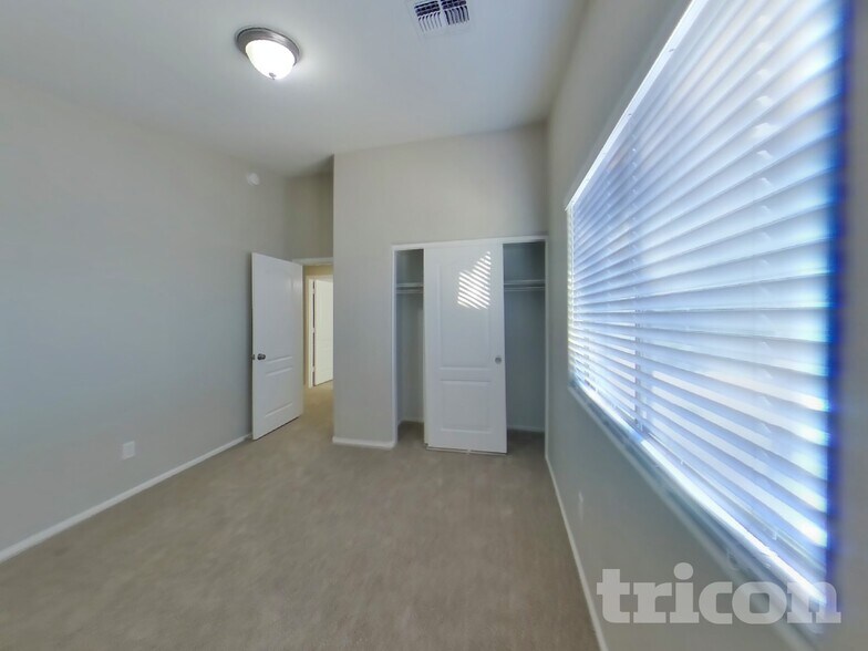 Building Photo - 396 W Corriente Ct