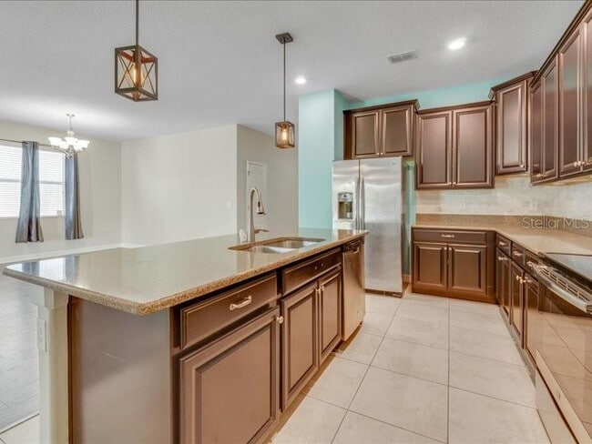 Building Photo - 1569 Thetford Cir