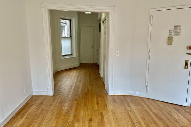 Building Photo - 2272 Broadway