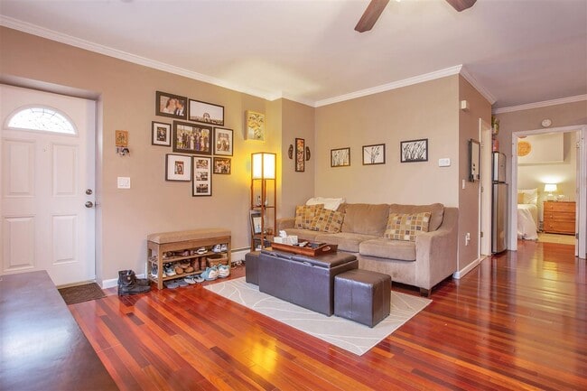 Primary Photo - 137 Park Ave