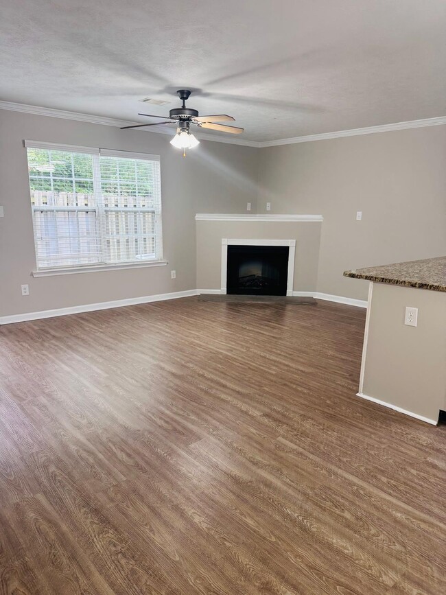 Building Photo - 2010 Reserve Ln