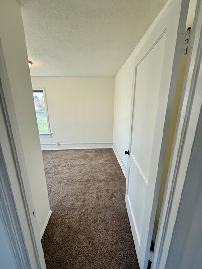 Building Photo - Newly Renovated 2-Bedroom Home – Pet Friendly!