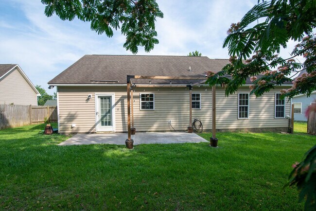 Building Photo - 410 Jasmine Ln