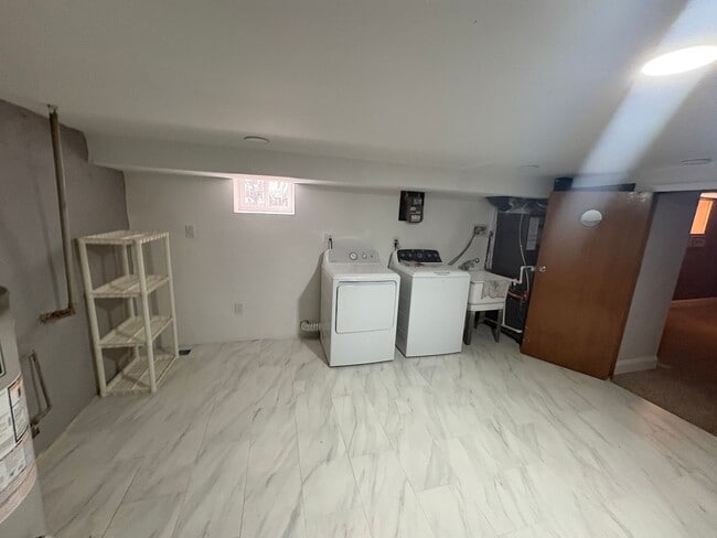 Building Photo - 1806 Hoffnagle St