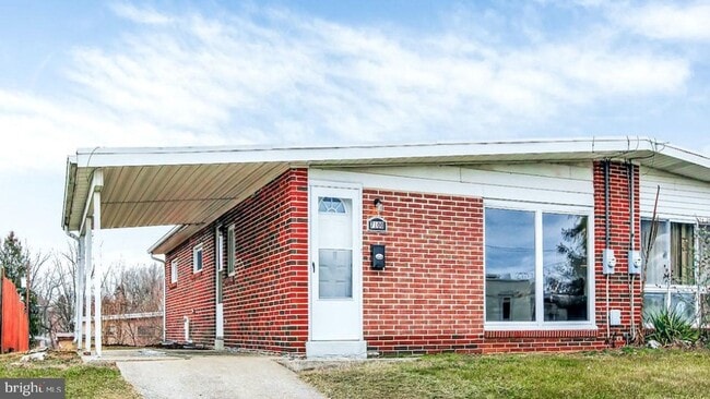 Building Photo - Coming Soon- Beautiful 3 Bedroom, 1 Bath h...