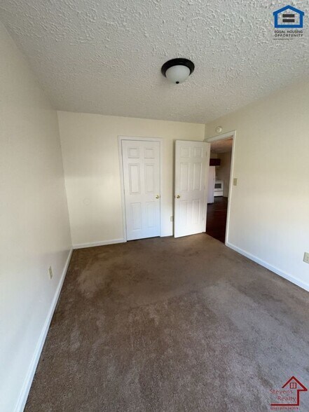 Building Photo - 220 Dogwood Pointe Dr