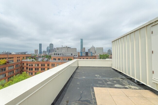 Building Photo - 35 Fay St