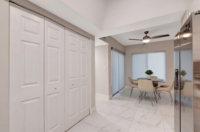 Building Photo - 7369 Orangewood Ln