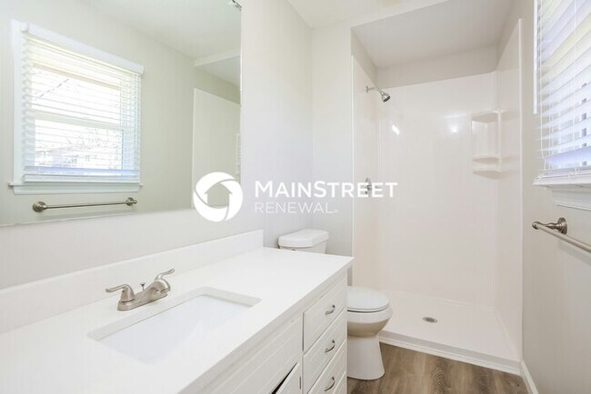 Building Photo - 3 Bedroom Pet-Friendly Home in KANSAS CITY, MO with Main Street Renewal