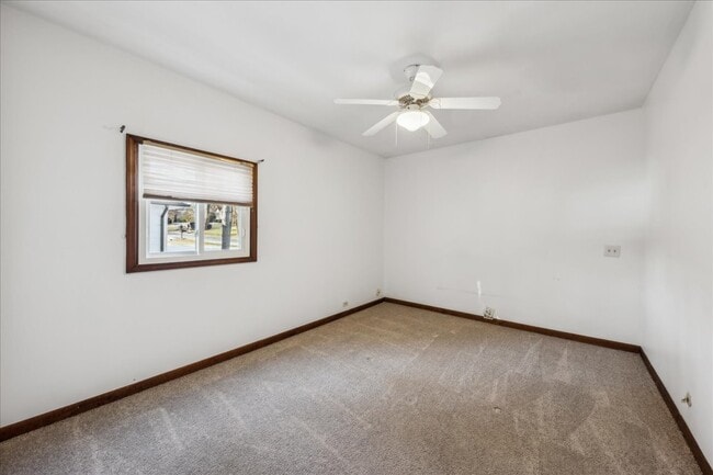 Building Photo - 221 58th St