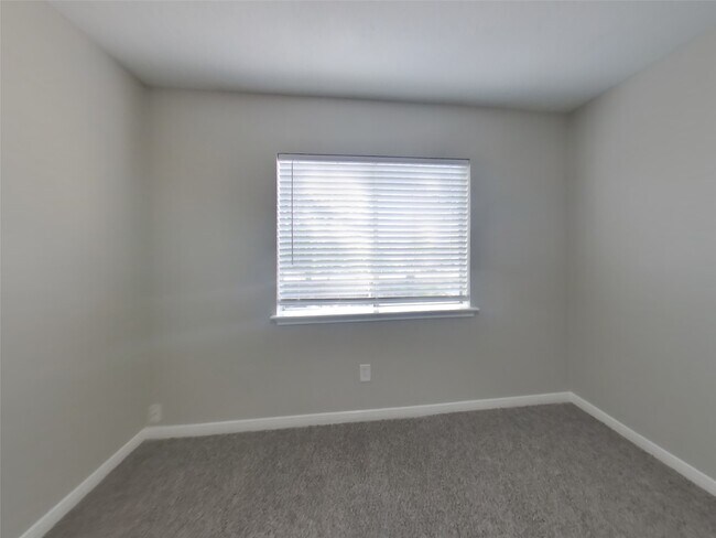 Building Photo - 7114 River Garden Dr