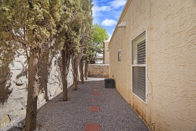 Building Photo - 143 N Alto Mesa Dr
