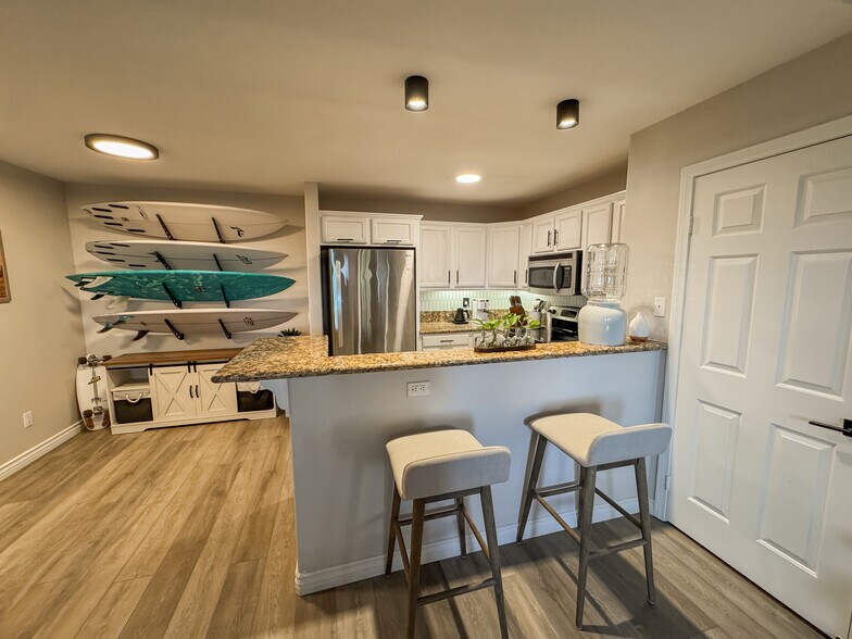 Building Photo - 5252 Balboa Arms Dr