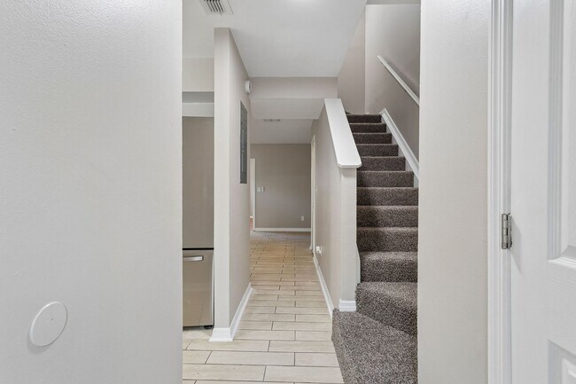 Building Photo - 477 Green Spring Cir