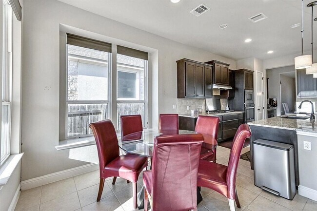 Building Photo - 14924 Iveans Way