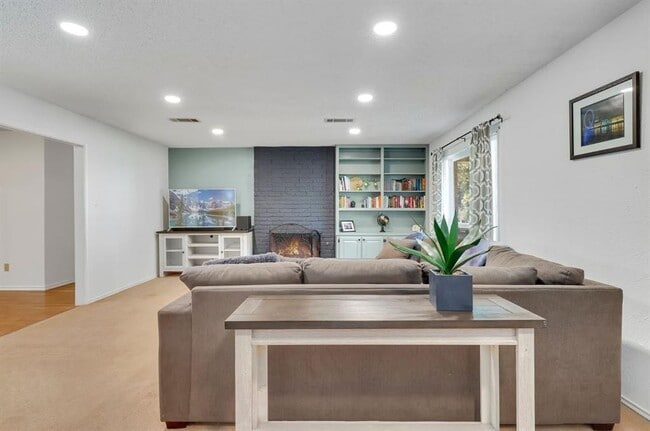 Building Photo - 1507 Wildwood Dr