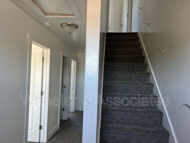 Building Photo - 310 38th St