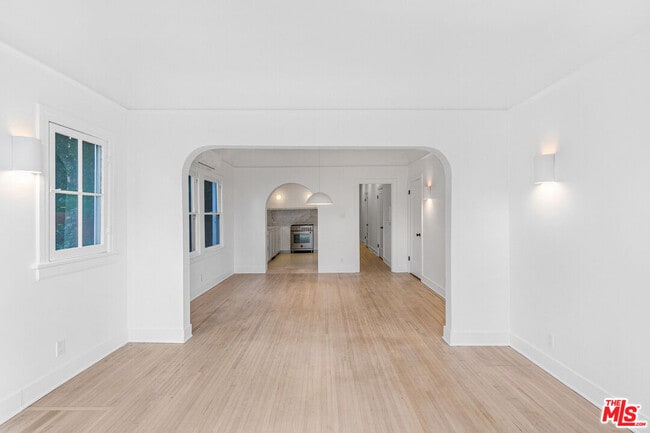 Building Photo - 854 Hyperion Ave