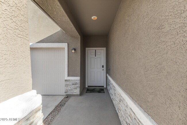 Building Photo - 8133 S 64th Ln