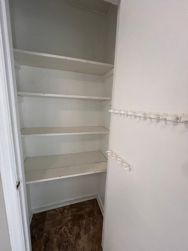 Building Photo - 502 Windellwood Cir