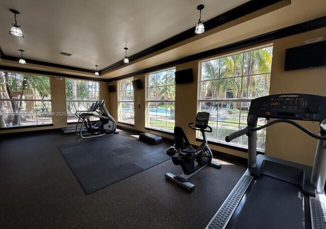 Building Photo - 8020 N Nob Hill Rd