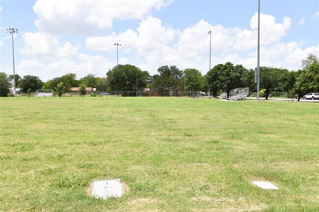 Building Photo - 6027 Bluebell Cir