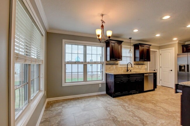 Building Photo - Executive Home on Cul de sac off exit 8.  Hurry.