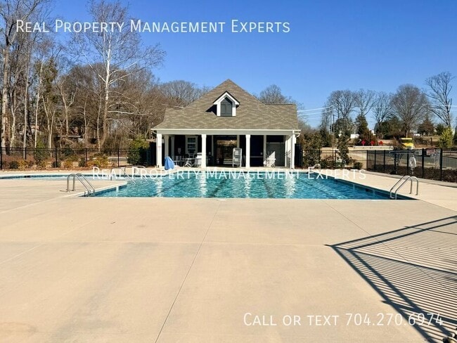 Building Photo - 6017 Rizer Dr