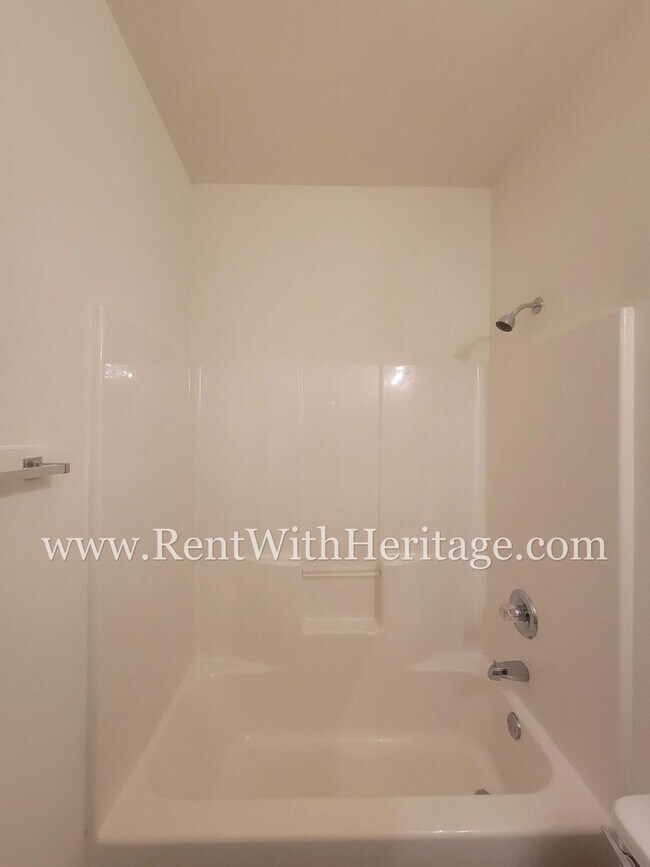 Building Photo - WOW!!!......COME SEE THIS GORGEOUS 4 BEDROOM / 3 BATH HOME IN THE POPULAR KINGSWOOD SUBDIVSION-A ...