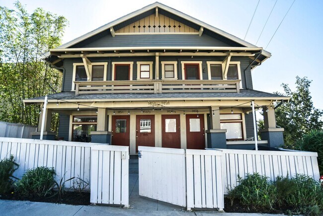 Building Photo - Charming Upper Floor 2 Bed / 1 Bath with Bonus Studio in a Prime Echo Park Location