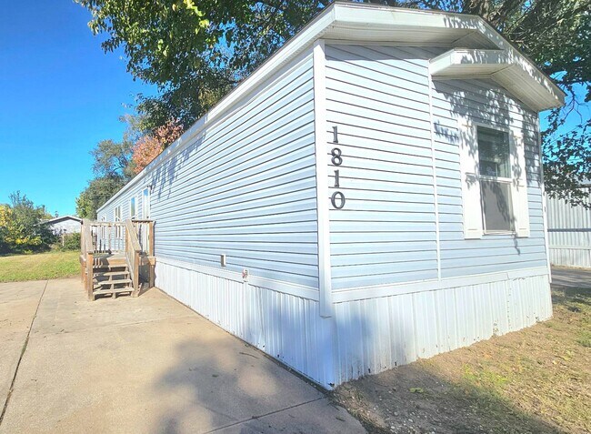 Building Photo - 1810 E Lockwood St