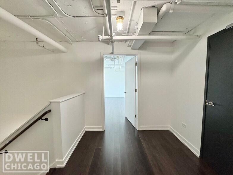 Building Photo - 1217 W Carmen Ave