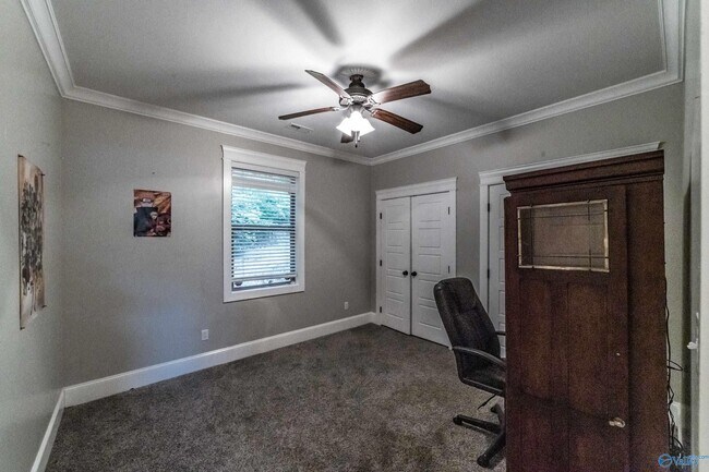 Building Photo - 1716 NE Wellman Ave