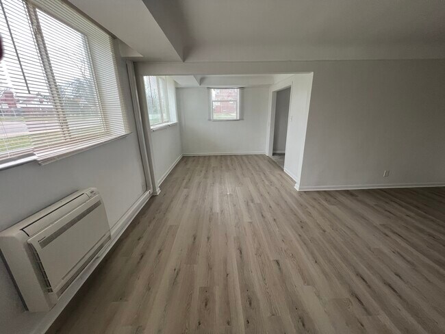 Building Photo - Laker McNichols Apartments