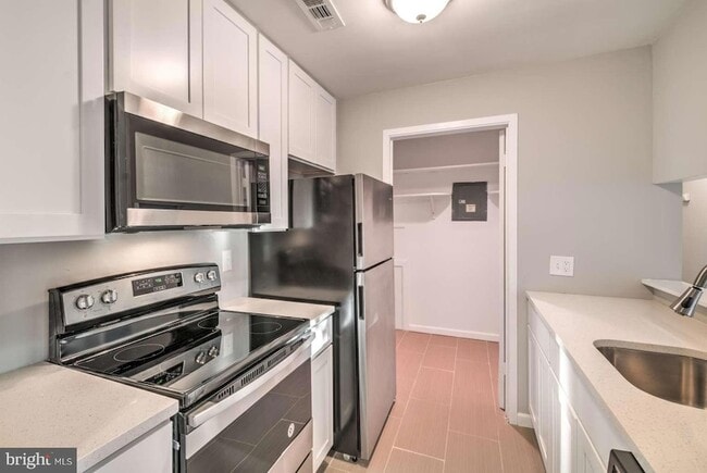 Building Photo - 1302 Maresfield