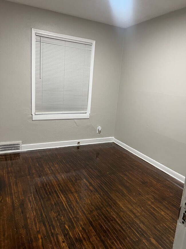 Building Photo - 3030 E 37th St