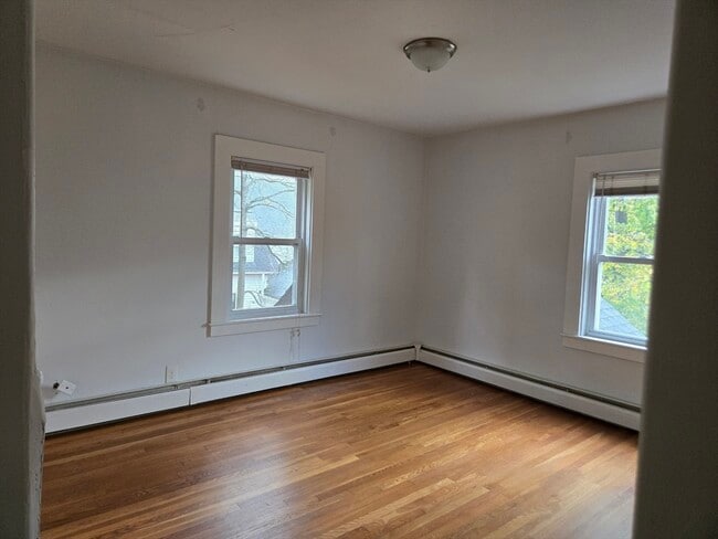 Building Photo - 206 Central St