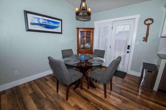 Building Photo - Beautiful Boise Home